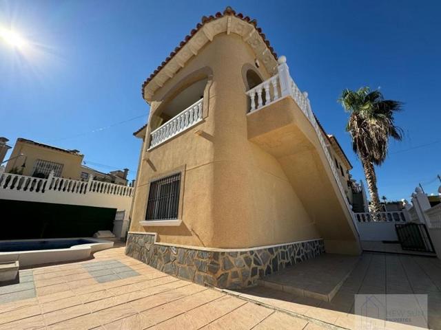 Chalet en venta en Orihuela Costa, Lomas de Campoamor-Las Ramblas photo 0