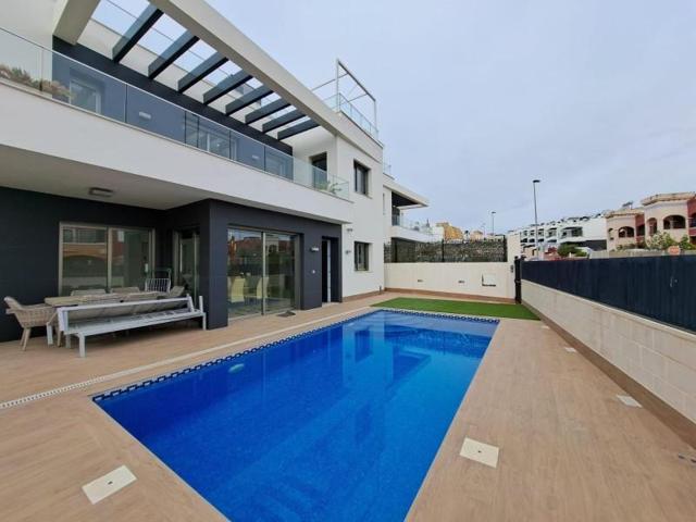 Chalet en venta en Orihuela Costa, Playa Flamenca photo 0