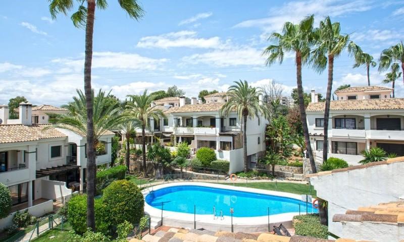 Adosada en venta en Estepona, Costa del Sol Occidental - Área de Estepona photo 0