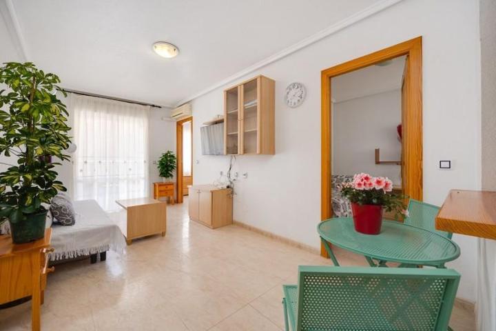 Piso en venta en Torrevieja, Baix Segura photo 0