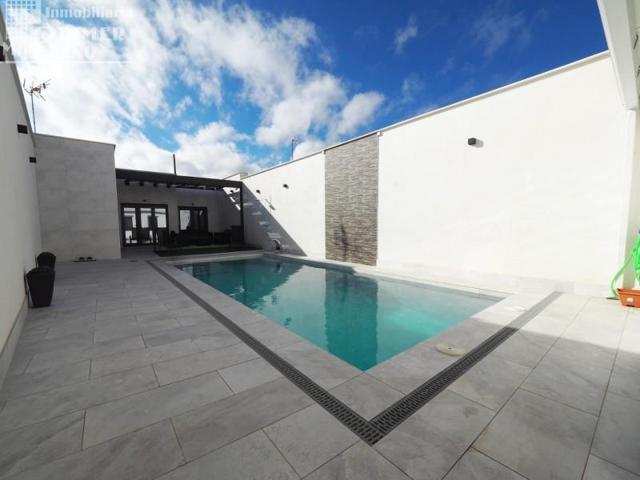 Casa en venta en Tomelloso, Calle Oriente photo 0