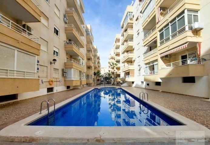 Apartamento en venta en Torrevieja, Centro photo 0