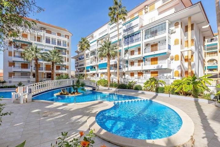 Apartamento en venta en Torrevieja photo 0