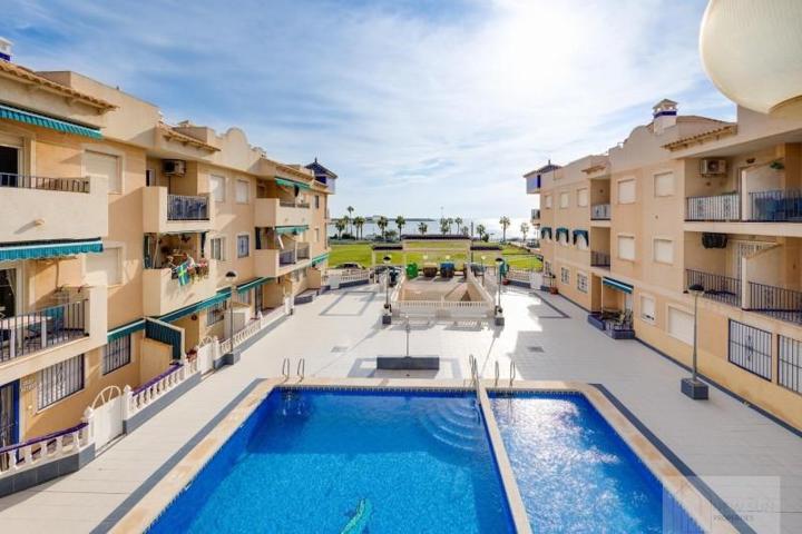 Apartamento en venta en Torrevieja, Playa de los Naufragos photo 0
