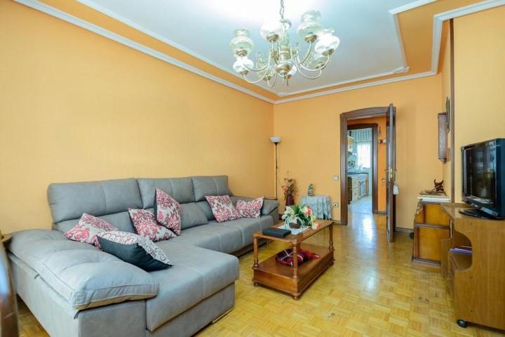 Piso en venta en Mieres, San Pedro - Siana photo 0