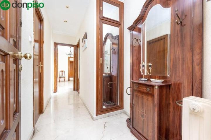 Piso en venta en Granada, Constitucion photo 0