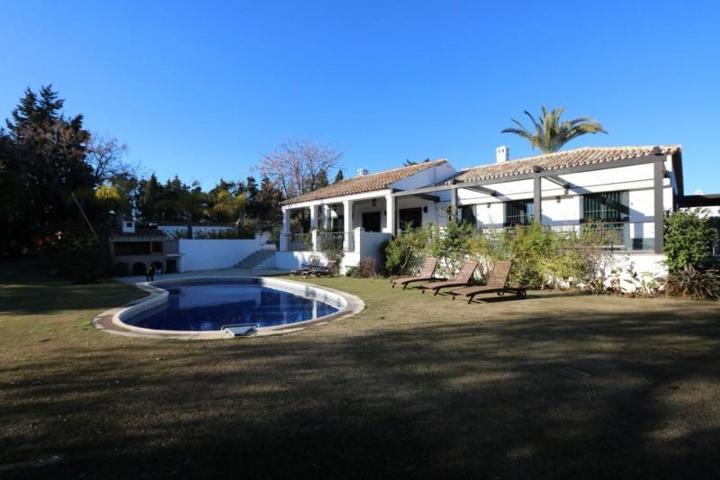 Chalet en venta en Sotogrande, Sotogrande photo 0