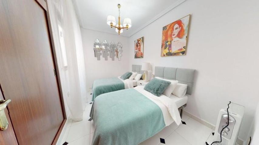 Apartamento en venta en Torrevieja photo 0