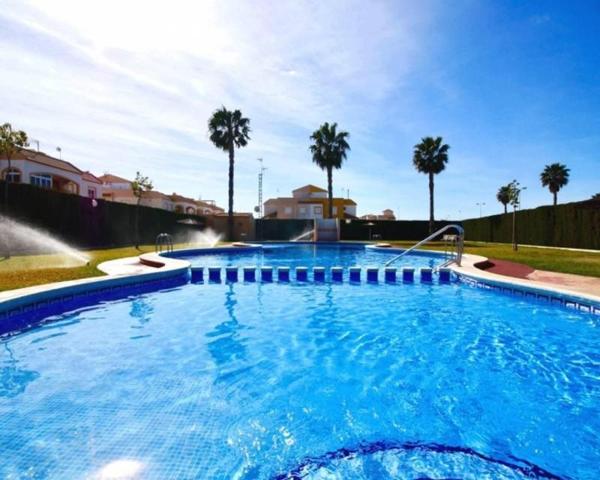 Bungalow en venta en Torrevieja photo 0