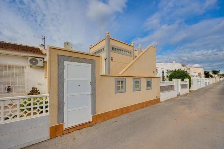 Adosada en venta en Torrevieja photo 0