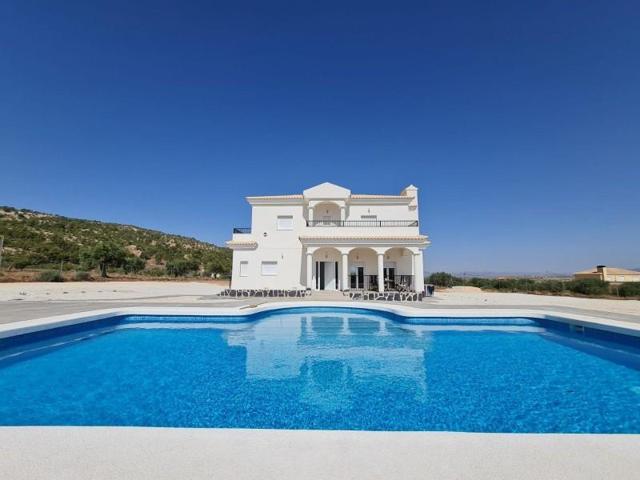 Chalet en venta en Pinoso, Comunidad valenciana photo 0