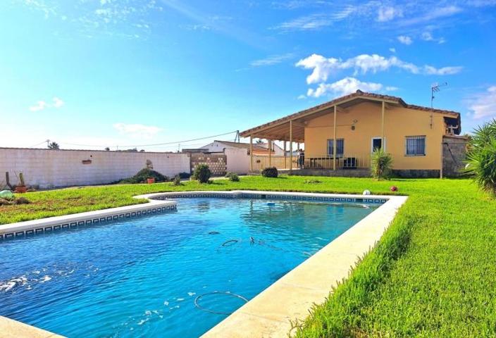 Chalet en venta en Chiclana de la Frontera, Pelagatos - Pago del Humo photo 0