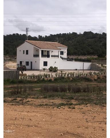 Chalet en venta en Pinoso photo 0