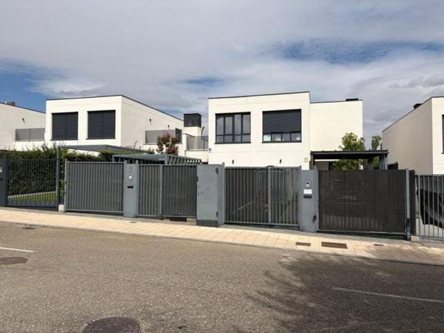 Adosada en alquiler en Valladolid, La Galera photo 0