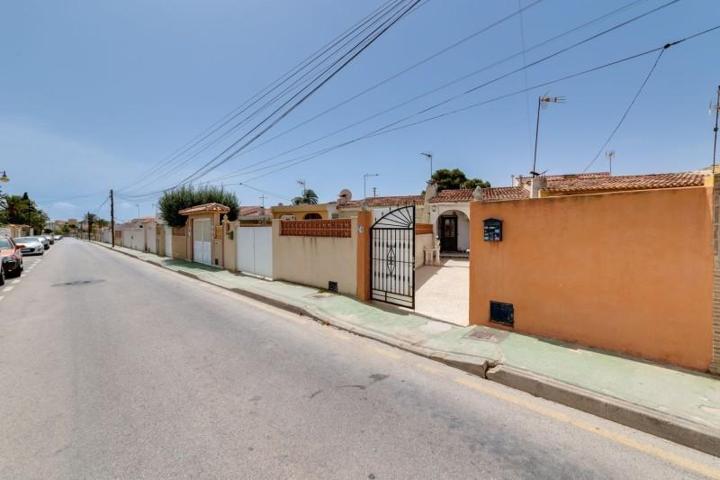 Adosada en venta en Torrevieja, Baix Segura photo 0