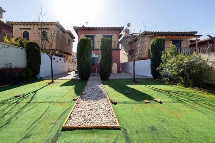 Chalet en venta en Jun, Urbanización nuevo jun photo 0