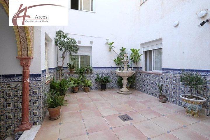 Casa en venta en Piñar, Centro photo 0