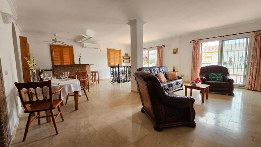 Casa en venta en Torrox Costa, Playa photo 0
