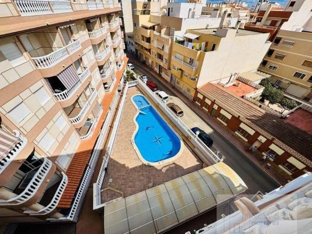 Apartamento en venta en Torrevieja, La Mata photo 0