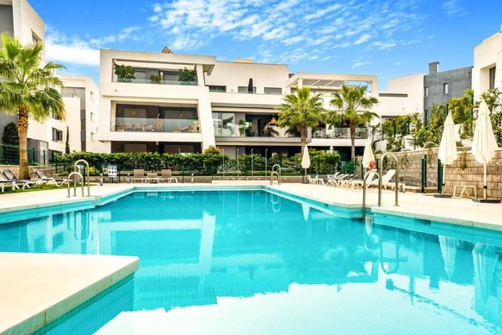 Apartamento en venta en Estepona, Estepona East - Selwo photo 0