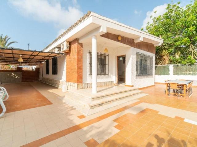 Chalet en venta en Torrevieja photo 0