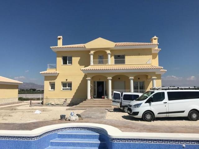 Chalet en venta en Pinoso, Comunidad valenciana photo 0