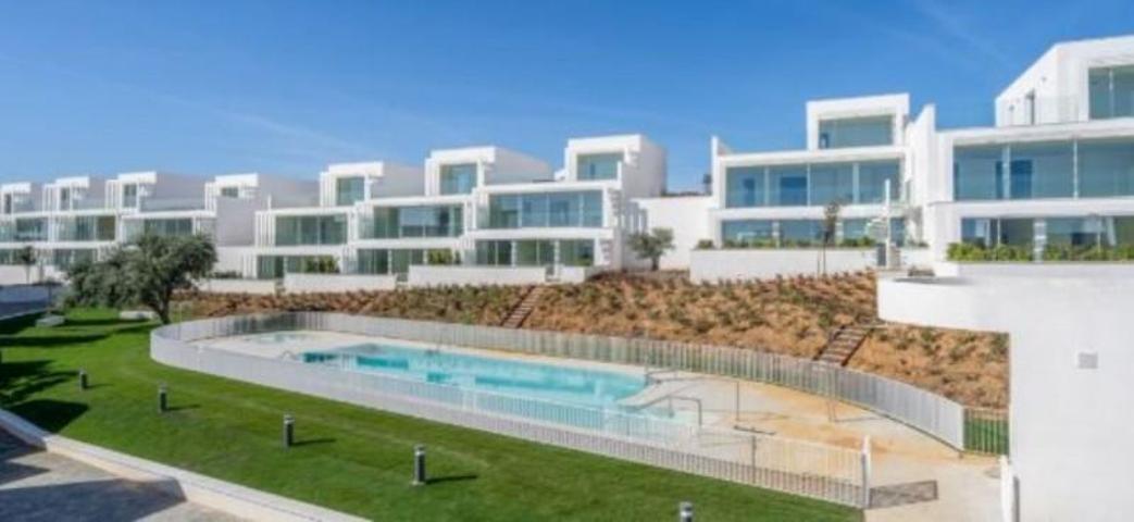 Adosada en venta en Sotogrande, Campo de Gibraltar photo 0