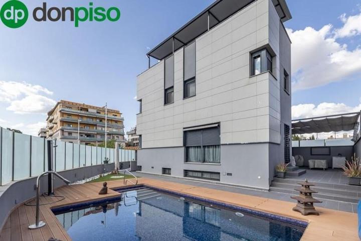Casa en venta en Granada, Parque Lagos photo 0