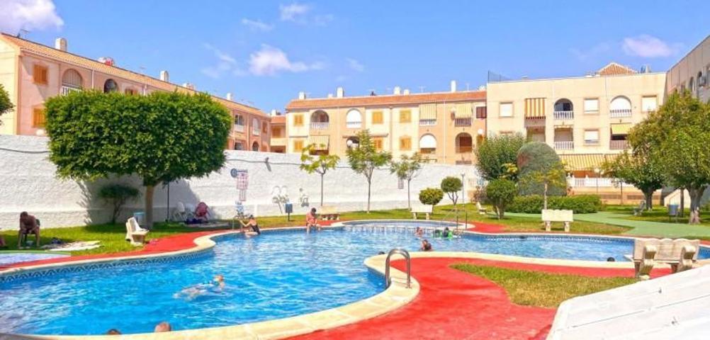 Apartamento en venta en Torrevieja photo 0