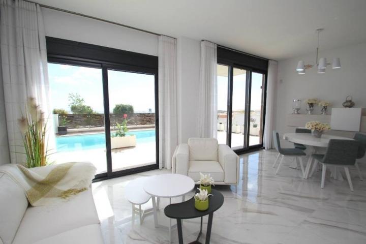 Chalet en venta en Orihuela Costa, Campoamor photo 0