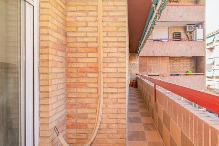 Piso en venta en Granada, La Chana photo 0