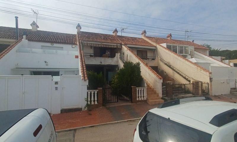 Bungalow en venta en Torrevieja photo 0