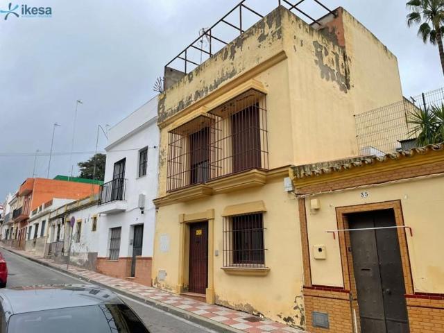 Adosada en venta en Tomares, Santa Eufemia photo 0