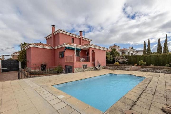 Chalet en venta en Otura, Vega de granada zona sur photo 0