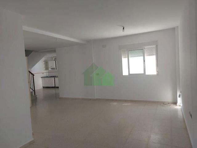 Casa con terreno en venta en Guadiana del Caudillo photo 0