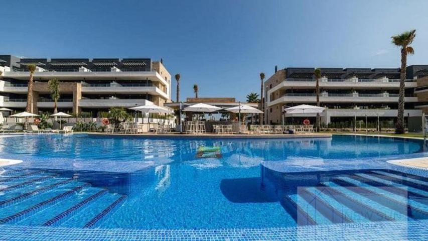 Bungalow en venta en Orihuela Costa, Playa Flamenca photo 0