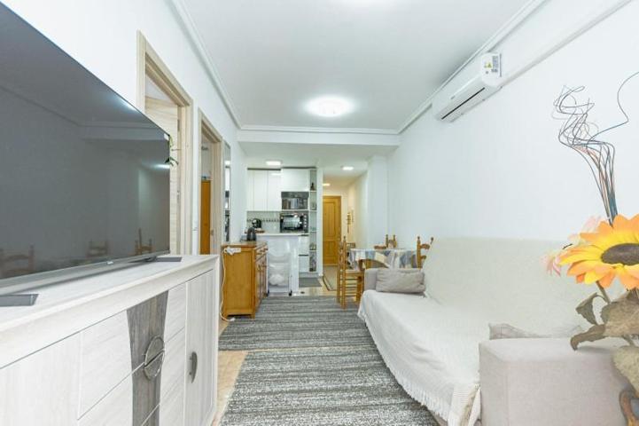 Apartamento en venta en Torrevieja, Centro photo 0