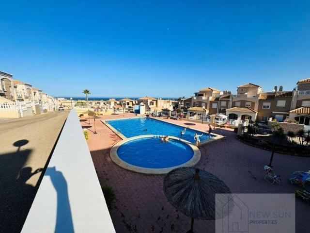 Bungalow en venta en Torrevieja, Altos de la Bahia photo 0