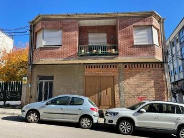 Casa en venta en Ponferrada, Alta photo 0