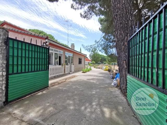 Chalet en venta en Valdestillas photo 0
