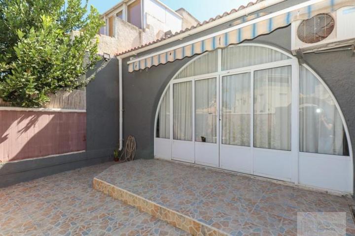 Bungalow en venta en Torrevieja, Nueva Torrevieja photo 0