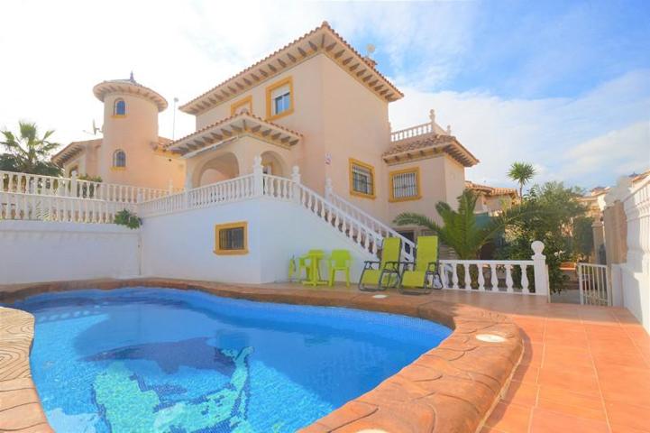 Chalet en venta en Orihuela Costa, Cabo Roig photo 0