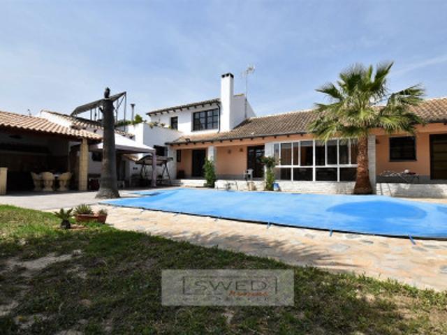 Chalet en venta en Orihuela, Villamartín-Las Filipinas photo 0