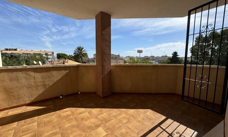 Apartamento en venta en Orihuela Costa photo 0