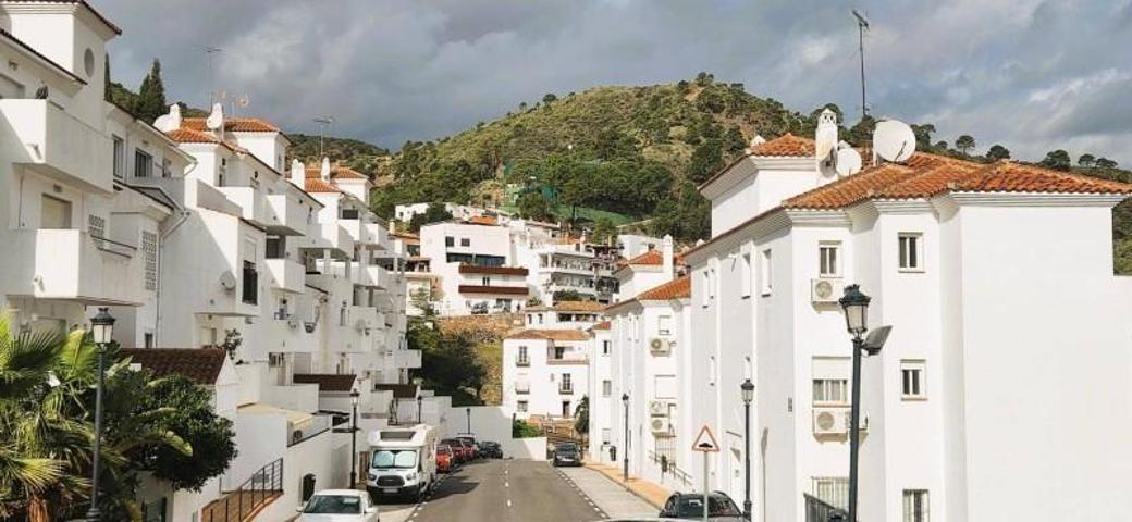 Apartamento en venta en Benahavís, Centro photo 0