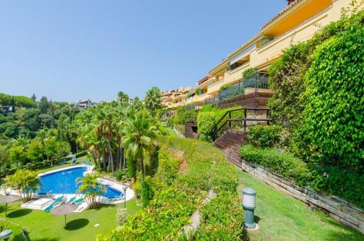 Aticos en venta en Marbella, Marbella Golden Mile - Condado de Sierra Blanca photo 0