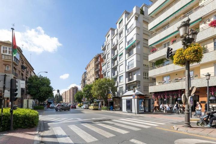 Piso en venta en Granada, Alhamar photo 0