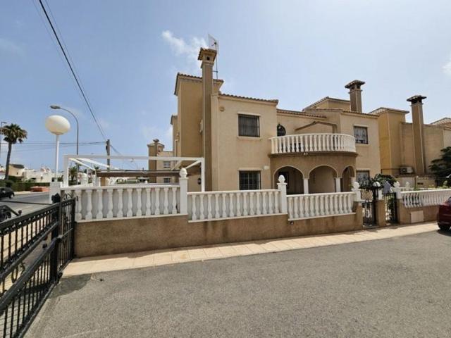 Chalet en venta en Orihuela Costa photo 0