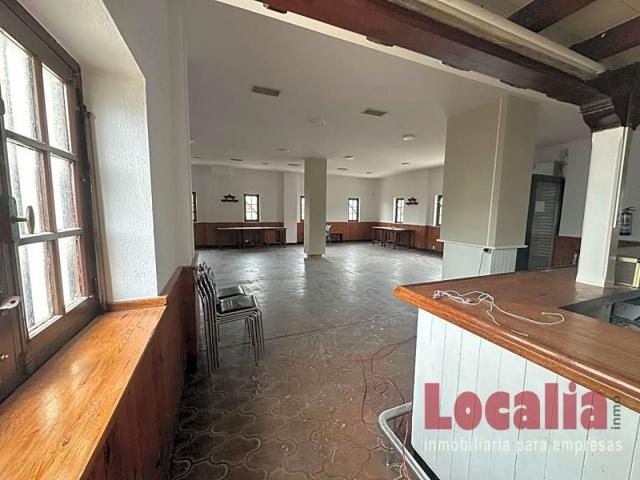 Local comercial en alquiler en Requejada photo 0