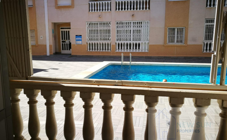 Apartamento en venta en Torrevieja, Playa del cura photo 0